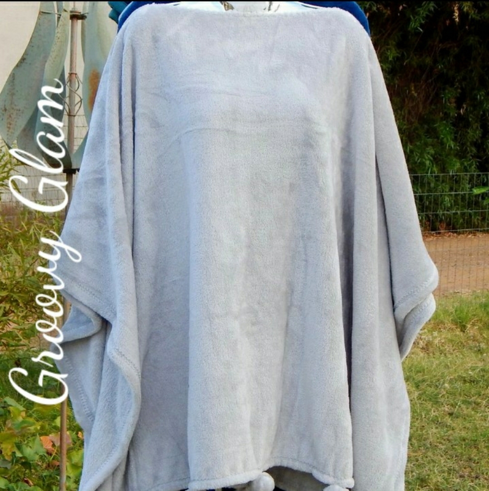 GROOVY GLAM Gray Handmade Plush Pompom Poncho